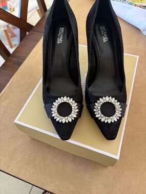 MICHAEL KORS VIOLA PUMP